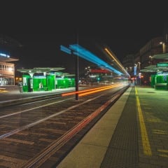 un tramway passe