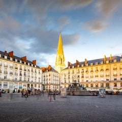 la place royale au couché de soleil