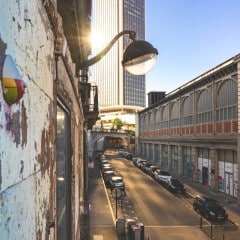 la tour, le lampadaire et le sein